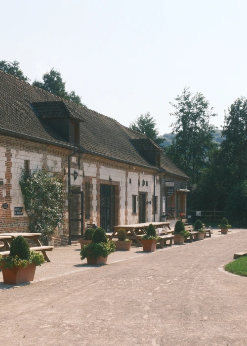 Façade of the La ferme group lodge