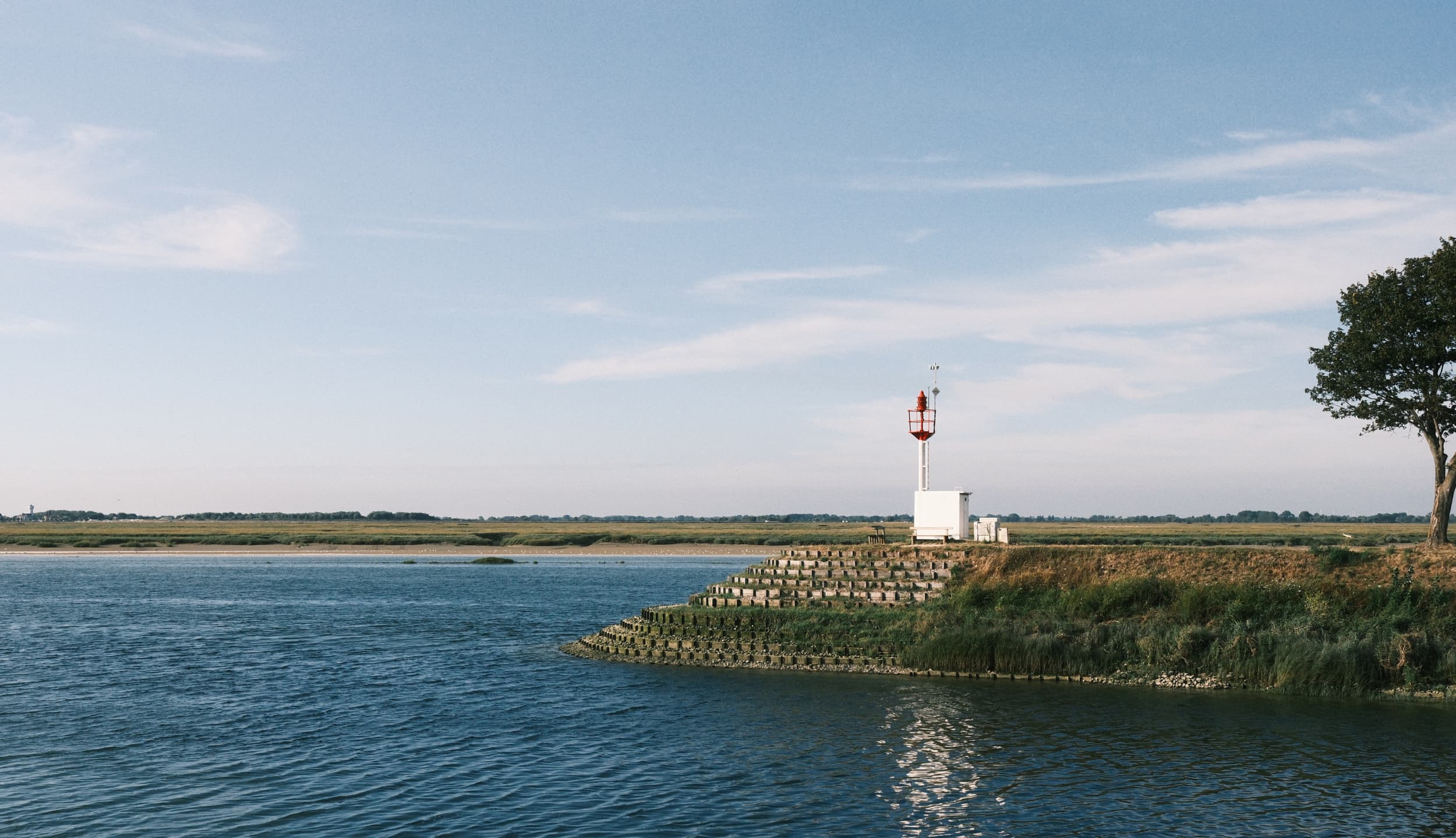 Entrance to the mouth of the Baie de Somme on the Saint-Valery side