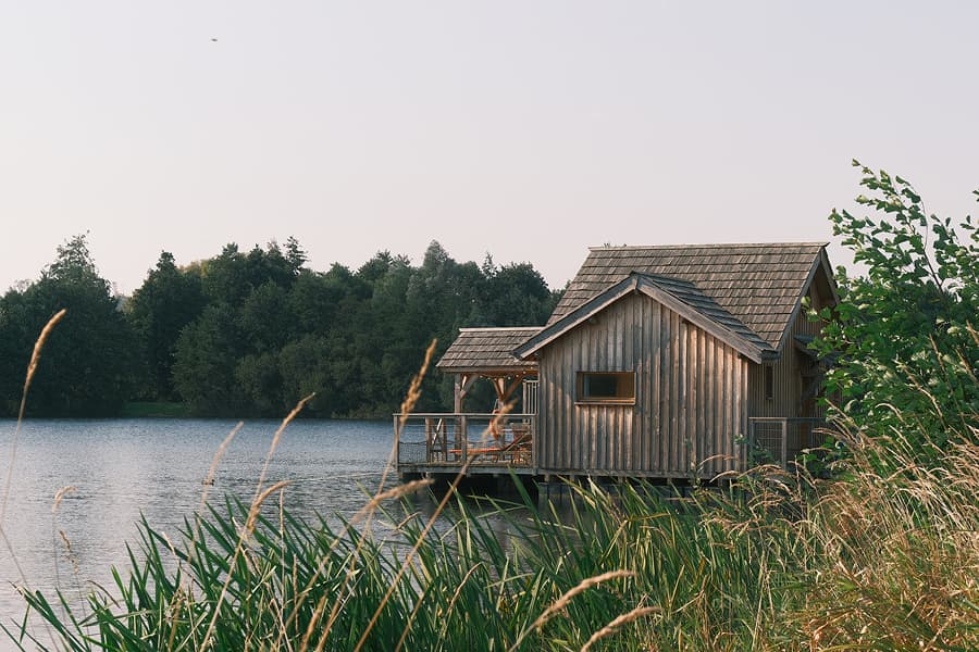 Cabane sur l'eau with a Nordic bath on the Lieudieu estate in Beauchamps